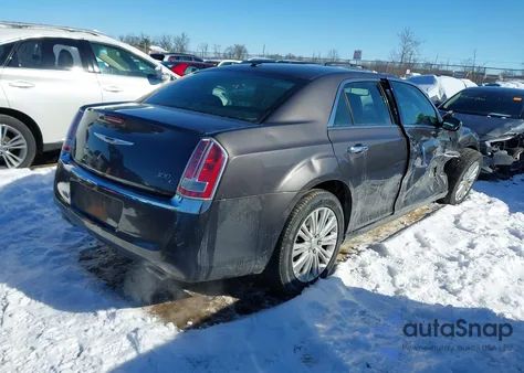 2013 Chrysler 300C Awd z USA, uszkodzony, nr VIN 2C3CCAKT4DH646536